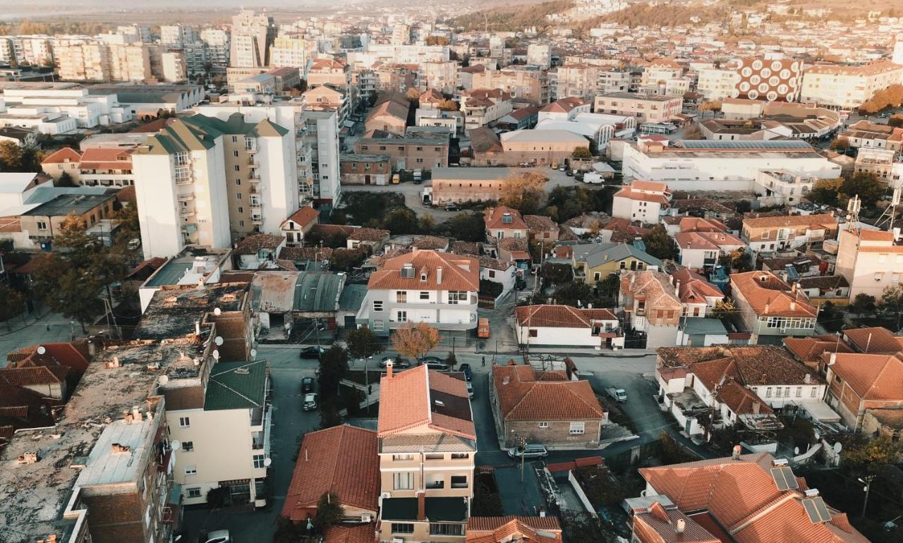 Vila Mariss Korce Exterior foto
